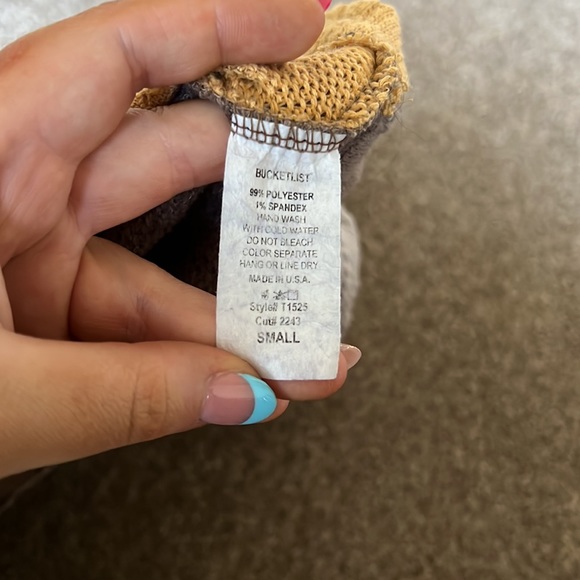 BUCKETLIST Cropped Color-block Sweater - Picture 4 of 5